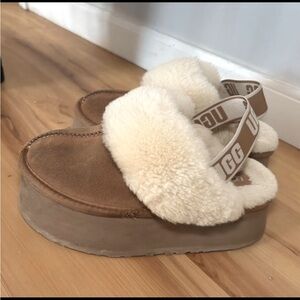 UGG Funkette Platform Fluffy Mules Sz 6
